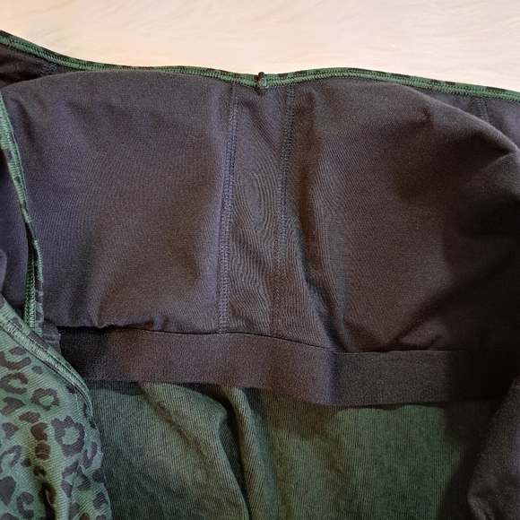 SALE. Gap cheetah sports top w/bra - Picture 7 of 10